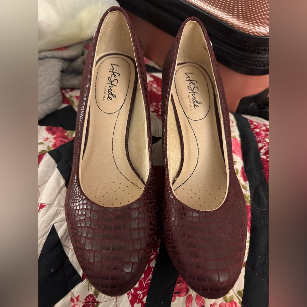Life Stride Women's Snakeskin Burgundy Heels